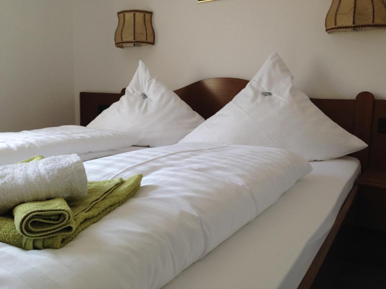 Goldene Rose Aparthotel Ebersbach an der Fils ภายนอก รูปภาพ